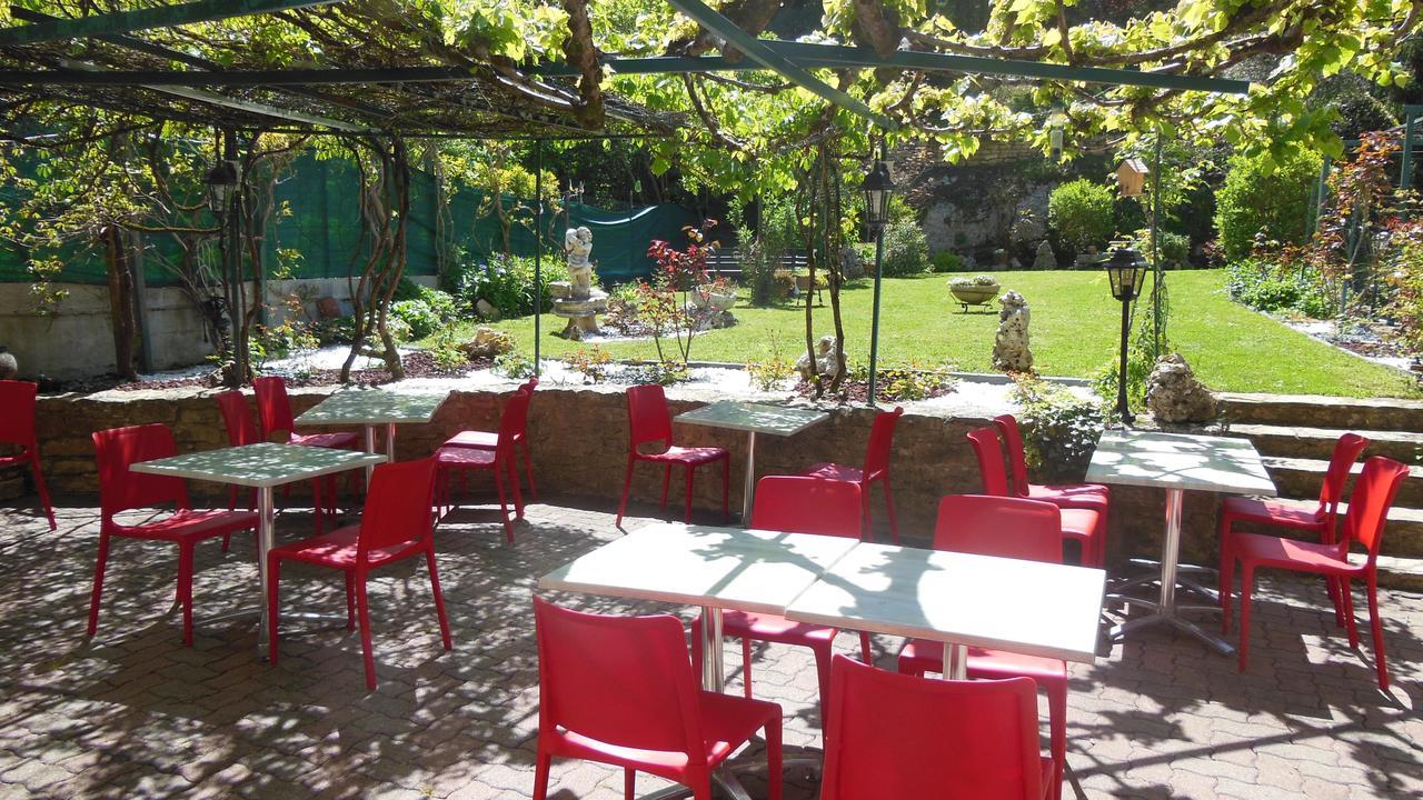 Hotel Restaurant Henry Puy-lʼÉvêque المظهر الخارجي الصورة
