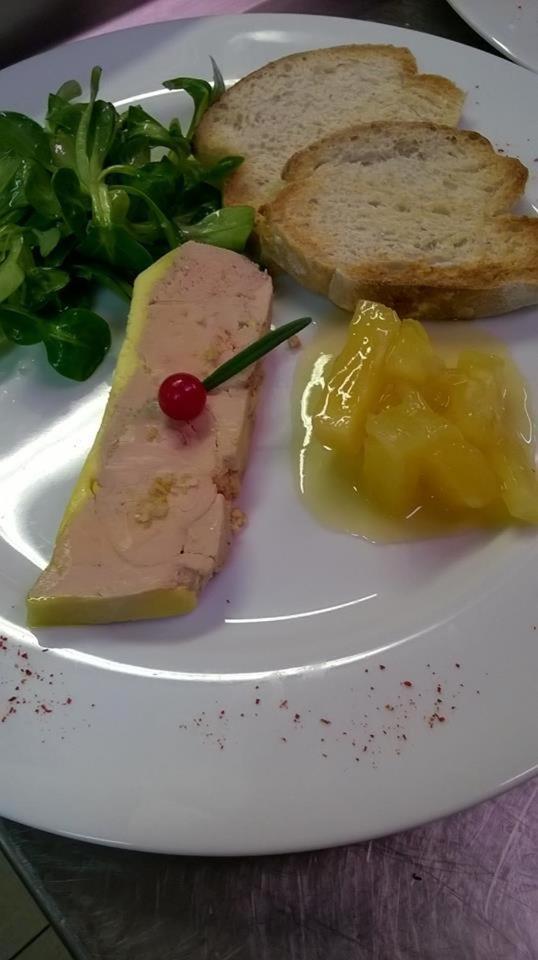 Hotel Restaurant Henry Puy-lʼÉvêque المظهر الخارجي الصورة